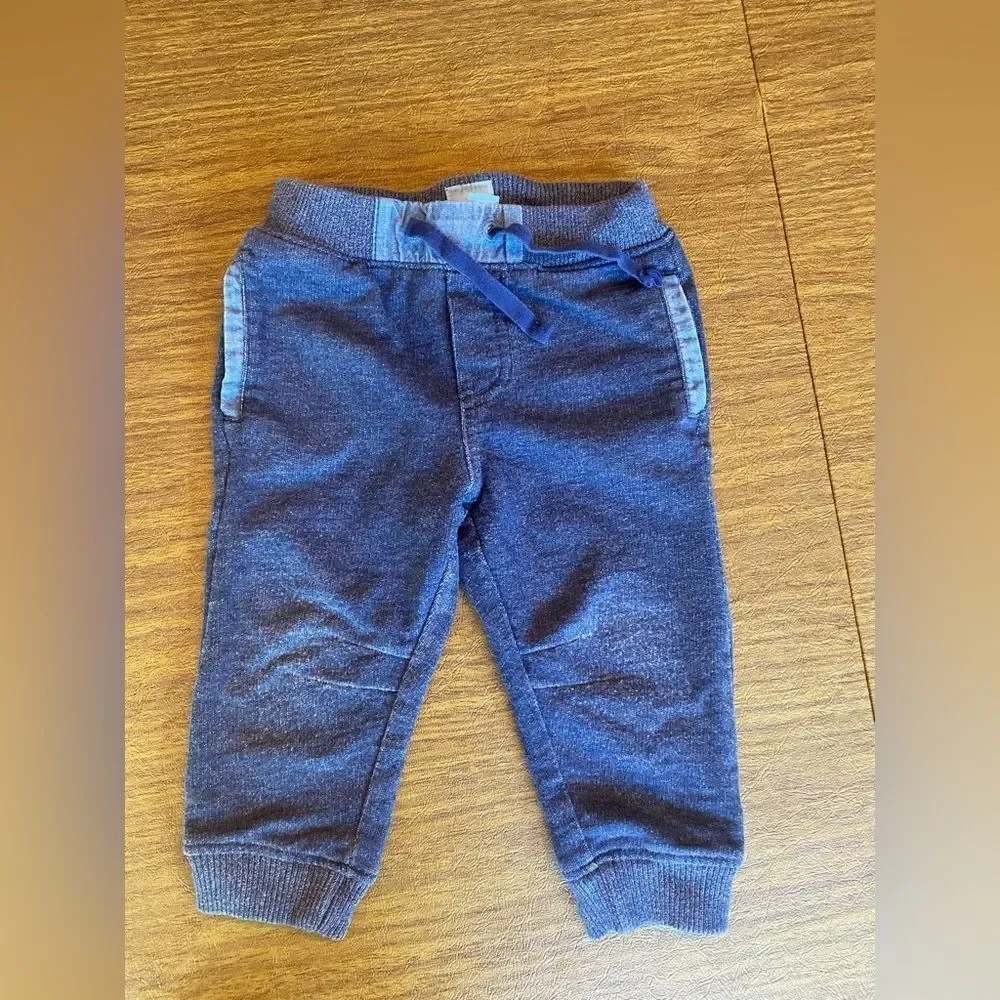 Gap outfit size 12-18 months